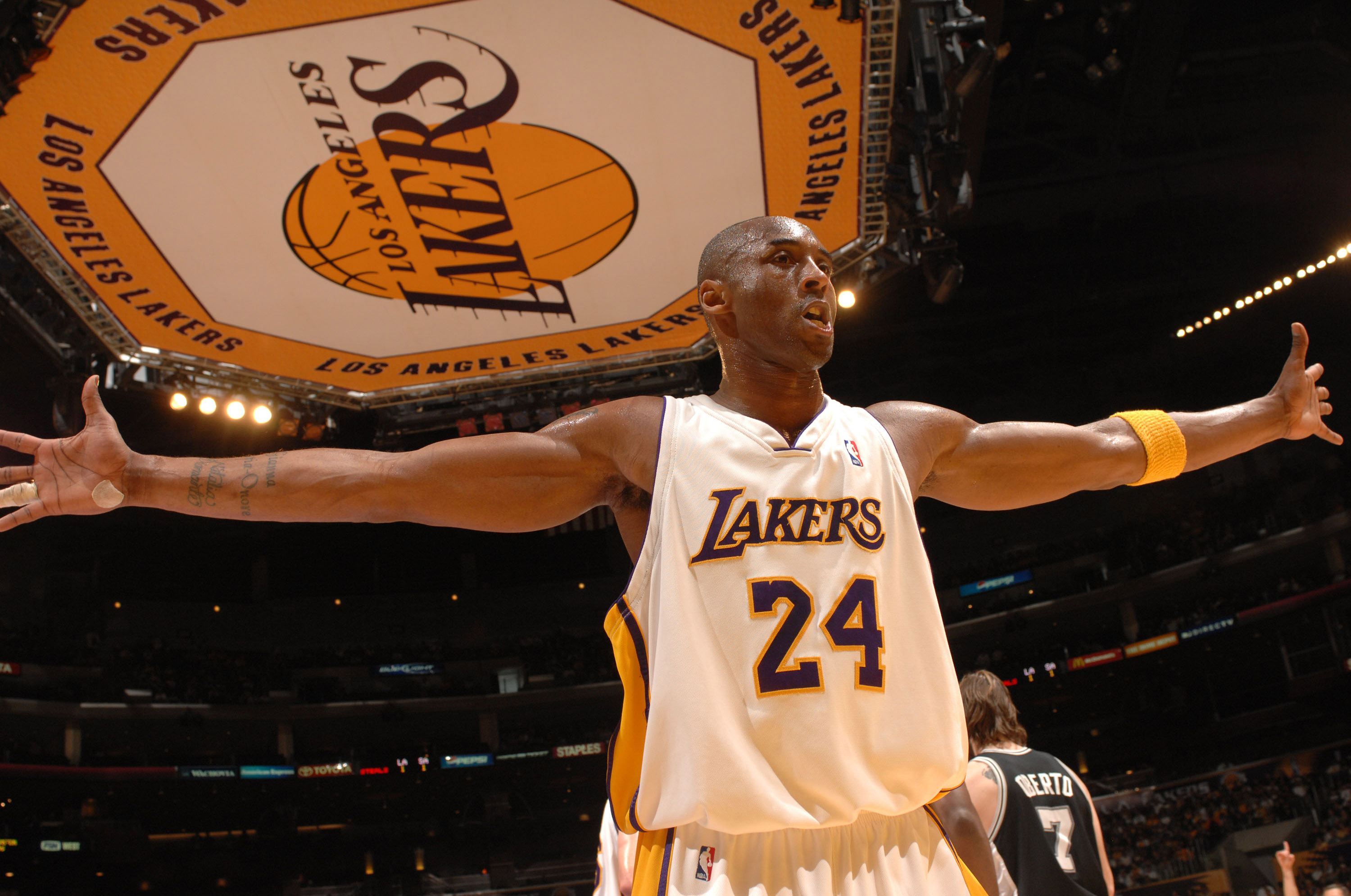 体育官方：贝林厄姆加盟皇马 转会费总价1.3亿欧元